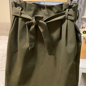 Green bow skirt